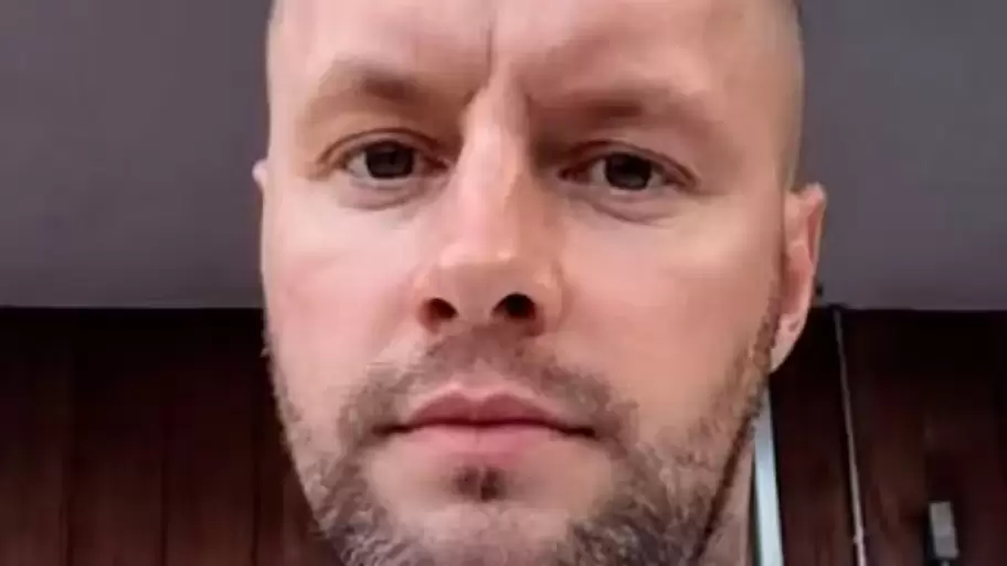 El ciudadano polaco Jan Lu Korzeniecki está prófugo desde que asesinó a su pareja Luciana Ojeda en Córdoba.