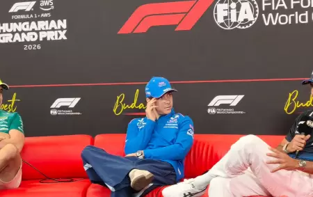 Tras la Final del Mundial en la que Espa�a venci� a Argentina pusieron en la conferencia de prensa a Fernando Alonso, Franco Colapinto y Carlos Sainz.