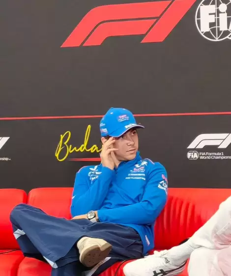 Tras la Final del Mundial en la que Espa�a venci� a Argentina pusieron en la conferencia de prensa a Fernando Alonso, Franco Colapinto y Carlos Sainz.