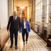 Internas, 15 versiones y tres postergaciones: el Gobierno vuelve a negociar contrarreloj una ley clave tras otro traspié en el Senado