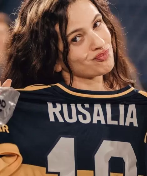 Rosal�a con la camiseta de Boca