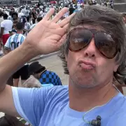 A Robertito Funes se le zafó la rosca y tildó de "zurdas con OSDE" a Lali y María Becerra