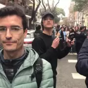 La "batalla cultural" llegó a Puán: un grupo libertario intentó borrar murales y terminó tirando gas pimienta