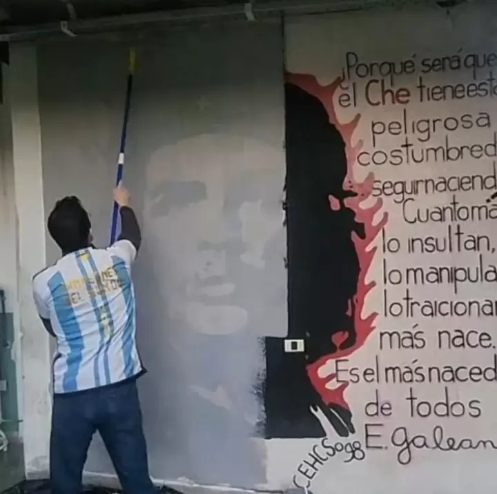 Marco Fattorello y el mural histórico del Che Guevara que tapó, por el cual terminó detenido.