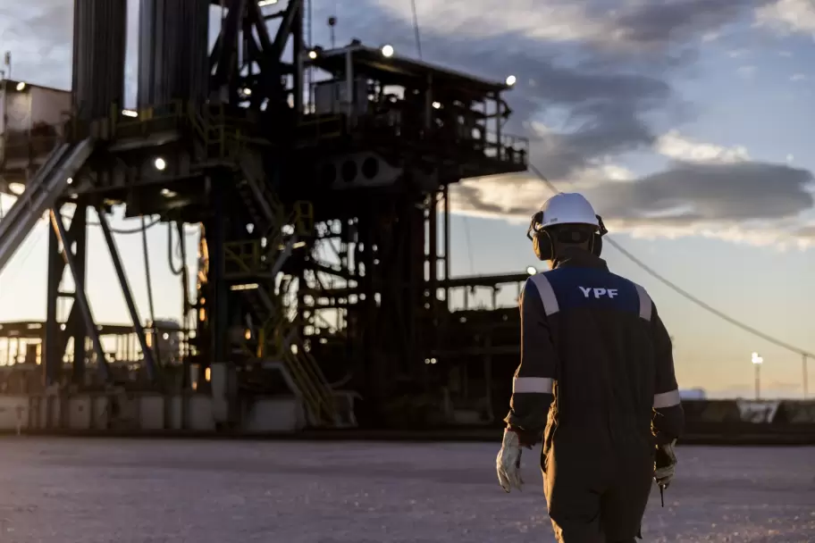 YPF hará un "split" de sus acciones para facilitar el ingreso de nuevos inversores