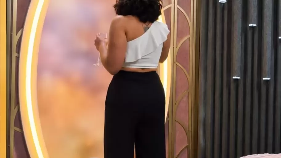 Anita en las cabinas de Love is Blind