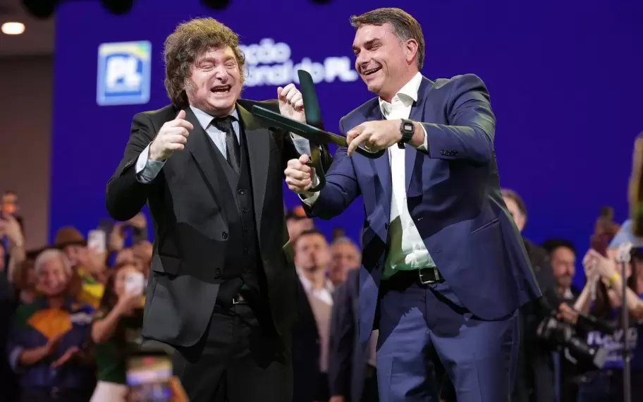 Javier Milei y Flávio Bolsonaro