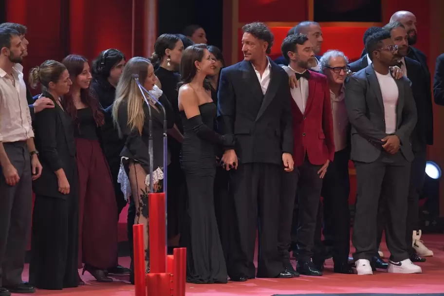 Nicolas V�zquez suma un nuevo premio junto al elenco de Rocky