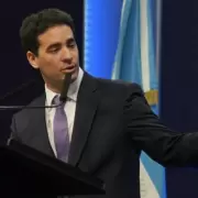 Adri�n Ravier y el arte de decir que "1.800" no significa "1.800": seg�n el vocero, "lo sacaron de contexto"