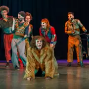 Teatro, circo y un mensaje esperanzador: Waminix y c�mo mantener la humanidad en un mundo de cabezas de tacho