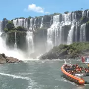 Tragedia en las Cataratas del Iguaz�: muri� un turista tras el vuelco de una lancha en plena excursi�n