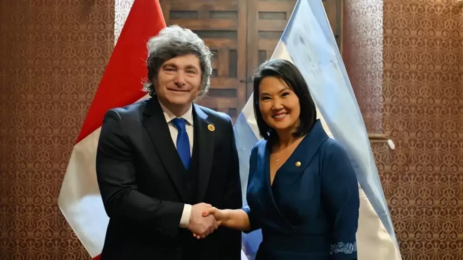 El presidente Milei junto a Keiko Fujimori en el día de su asunción