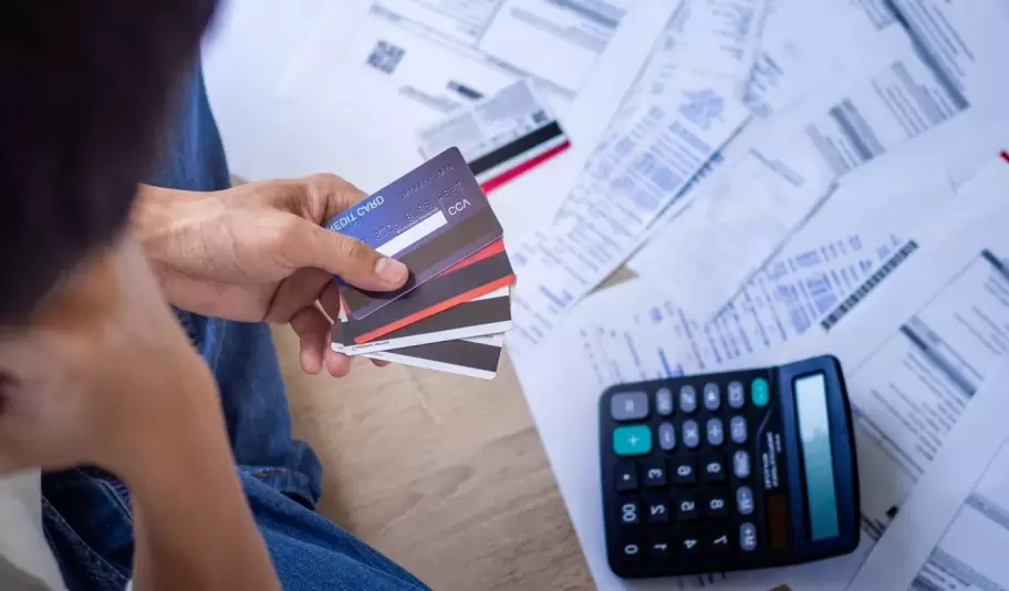 Hay más de 25 proyectos frenados para aliviar las deudas de las familias ante el aumento de la mora