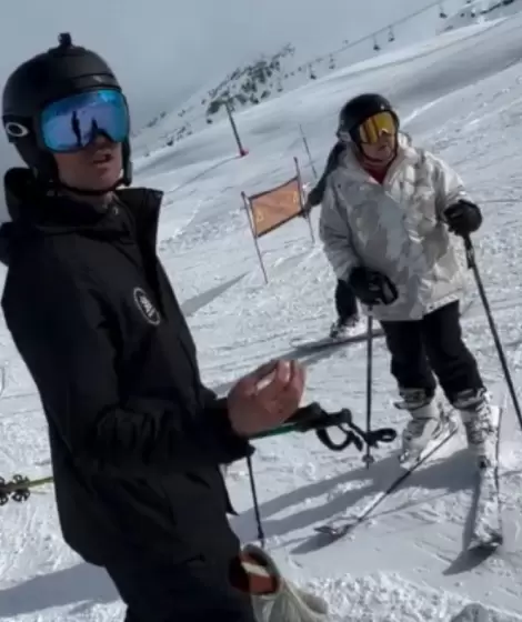 El instructor de ski argentino de Valle Nevado durante el cruce en el que fue acusado de racismo por la influencer brasile�a Ana Carolina Cruz.