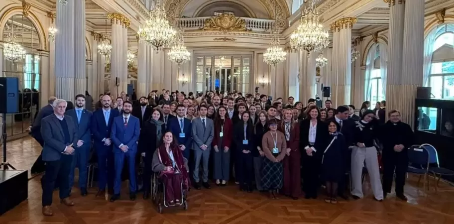 El foro en contra de la ESI en la Legislatura.