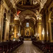 El cura Alejandro Nicola, denunciado por 5 casos de abuso infantil, reapareció dando misa en la Catedral cordobesa