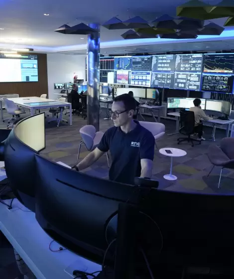 YPF inaugur� un centro de monitoreo en tiempo real