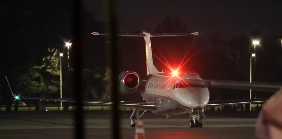El avión privado que trajo a Rosalía desde Chile al Aeropuerto de Ezeiza.