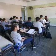 Más jóvenes terminan la secundaria, pero la desigualdad y fuerte brecha social siguen marcando el futuro educativo