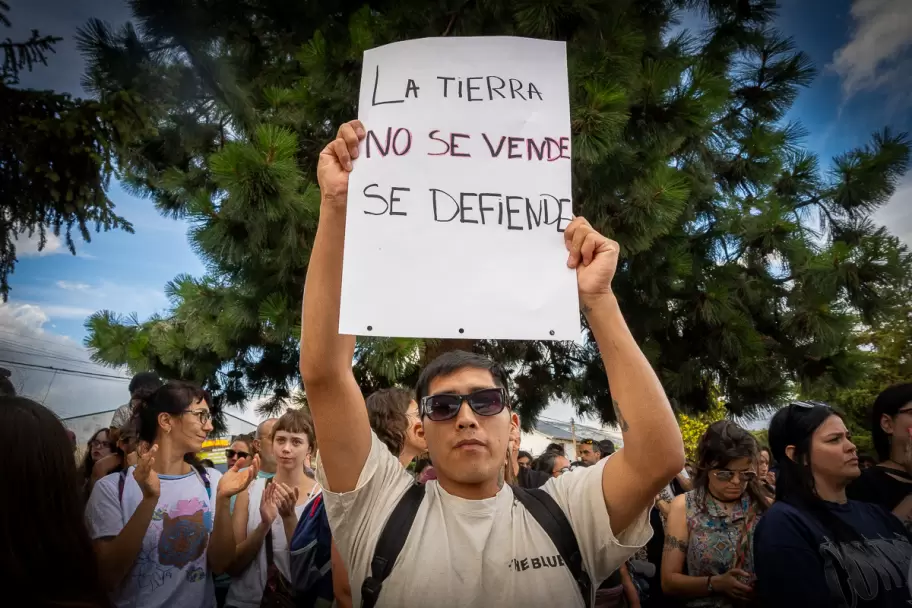 La tierra no se vende, se defiende