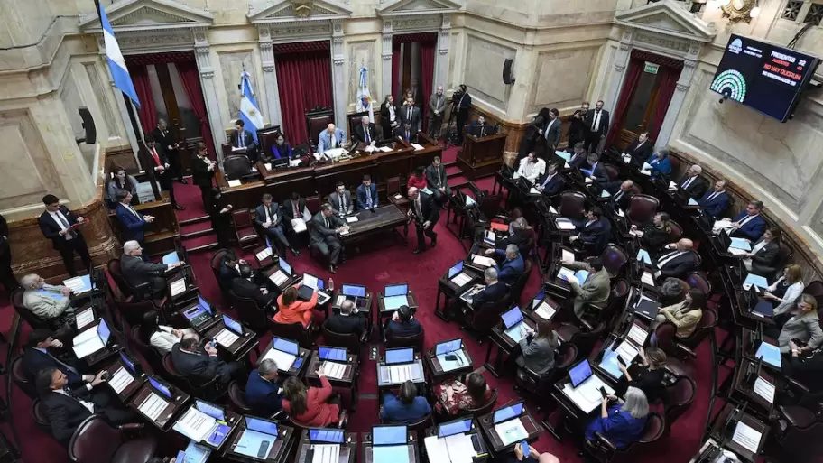 Con cambios de último momento y fuertes críticas, el Senado debate la ley de propiedad privada que impulsa Milei