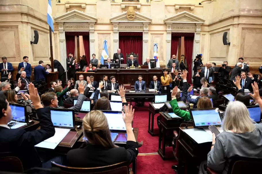 Con cambios de último momento y fuertes críticas, el Senado debate la ley de propiedad privada que impulsa Milei