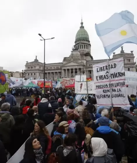 Miles de personas rodearon el Congreso contra la ley de propiedad privada y desafiaron al Gobierno