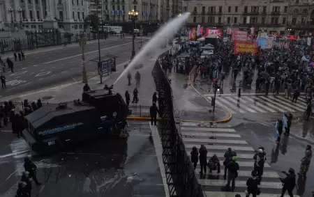 Las fuerzas de seguridad reprimieron sin haber recibido ning�n tipo de ataque por parte de las organizaciones sociales que se manifestaron.
