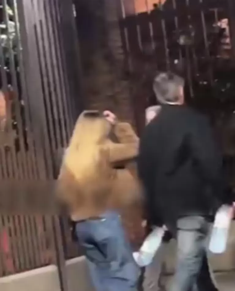 Roberto García Moritán y Emily Ceco por las calles de Palermo