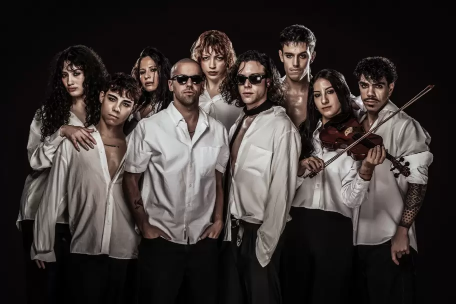 El elenco de Animal (Cruzá el límite), con Mati Napp.