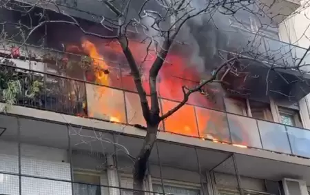 Feroz incendio en el edificio lindero al departamento de Cristina Kirchner