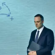 Dólares, préstamos y gastos millonarias: Adorni pidió más tiempo para explicar las inconsistencias patrimoniales que detectó la Justicia
