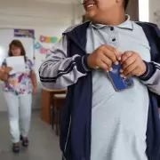 R�o Negro regul� el uso de celulares e inteligencia artificial en las escuelas para evitar efectos negativos