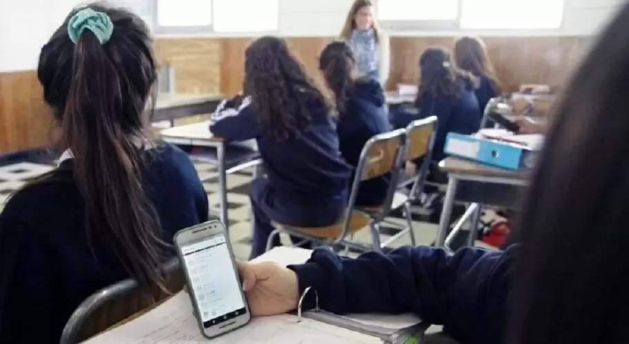 R�o Negro regula el uso de celulares e inteligencia artificial en las escuelas