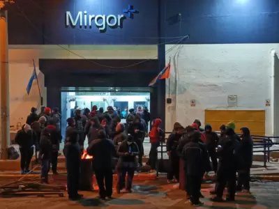 Los trabajadores de Mirgor en la puerta de la planta de la firma en R�o Grande.