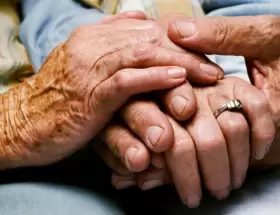 Cipolletti: muri� un jubilado y su esposa qued� internada tras un presunto pacto suicida