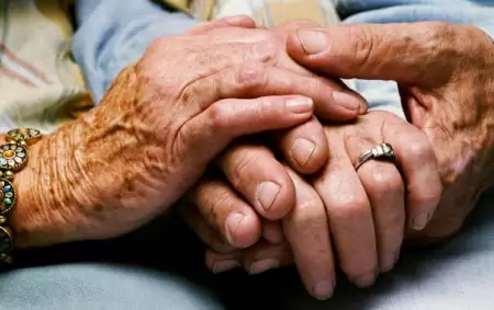 Cipolletti: muri� un jubilado y su esposa qued� internada tras un presunto pacto suicida