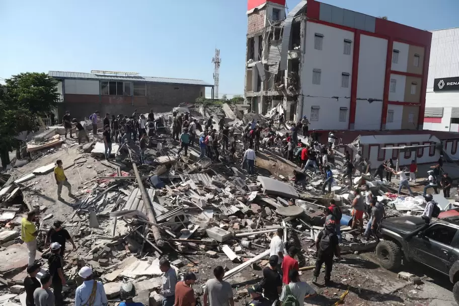 Colombia, bajo los escombros: un terremoto devastador dejó al menos 240 muertos