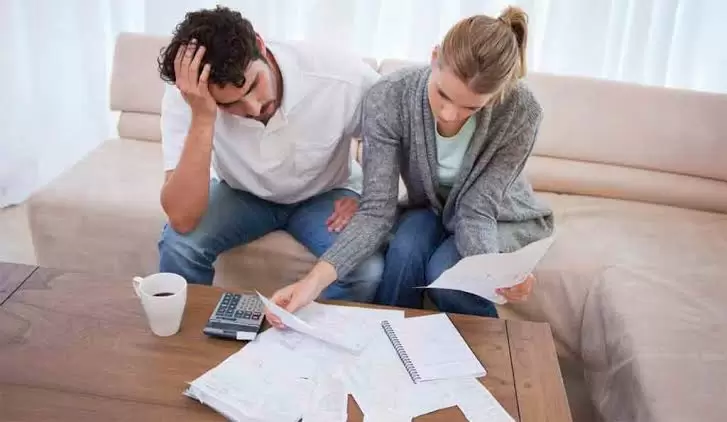 La deuda de los hogares se dispara y las mujeres son las más expuestas al endeudamiento