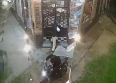 As� intentaban ingresar al bodeg�n Do�a Auria de Tolosa los motochorros que debieron huir tras ver su robo frustrado.