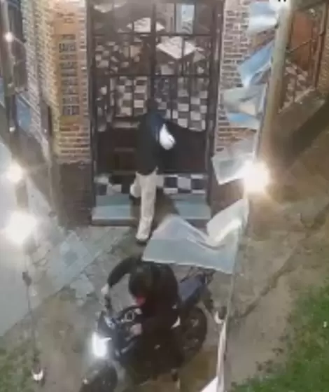 As� intentaban ingresar al bodeg�n Do�a Auria de Tolosa los motochorros que debieron huir tras ver su robo frustrado.