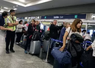 Protesta, demoras y tensi�n en Aeroparque en la previa del finde largo