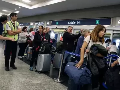Protesta, demoras y tensi�n en Aeroparque en la previa del finde largo