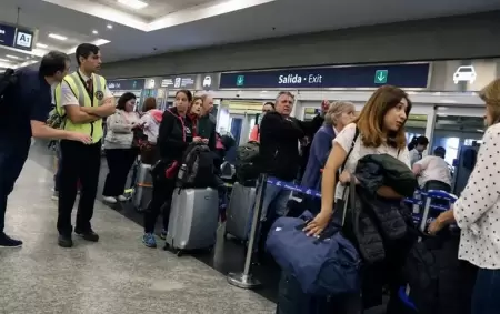 Protesta, demoras y tensi�n en Aeroparque en la previa del finde largo