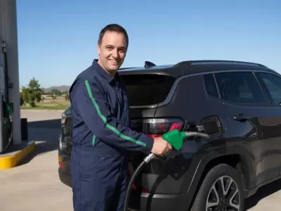 Manuel Adorni tuvo que gastar mucha nafta tras mudarse de Caballito a Indio Cua.