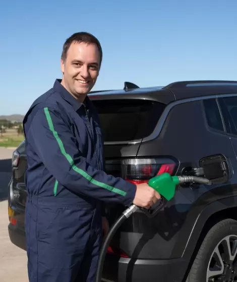 Manuel Adorni tuvo que gastar mucha nafta tras mudarse de Caballito a Indio Cua.