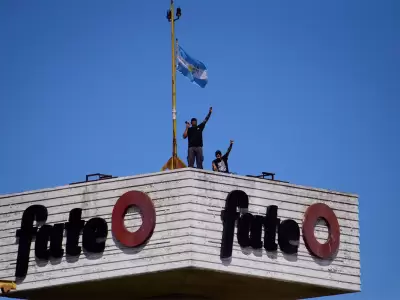 La toma de Fate comenz� hace seis meses cuando la patronal decidi� cerrar, a�n con todas las condiciones para producir en pie.