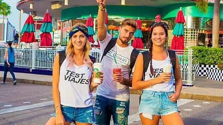 Una postal del viaje de la discordia que compartieron Cande Ruggeri, Nico Occhiato y Manu Viale.