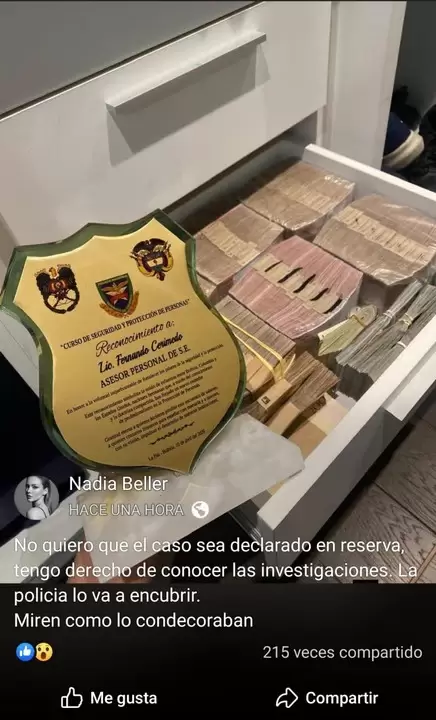 Fajos de dinero guardados en un cajón
