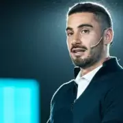 Cande Ruggeri y Nico Occhiato se tiran la pelota tras la bomba de Flor Vigna